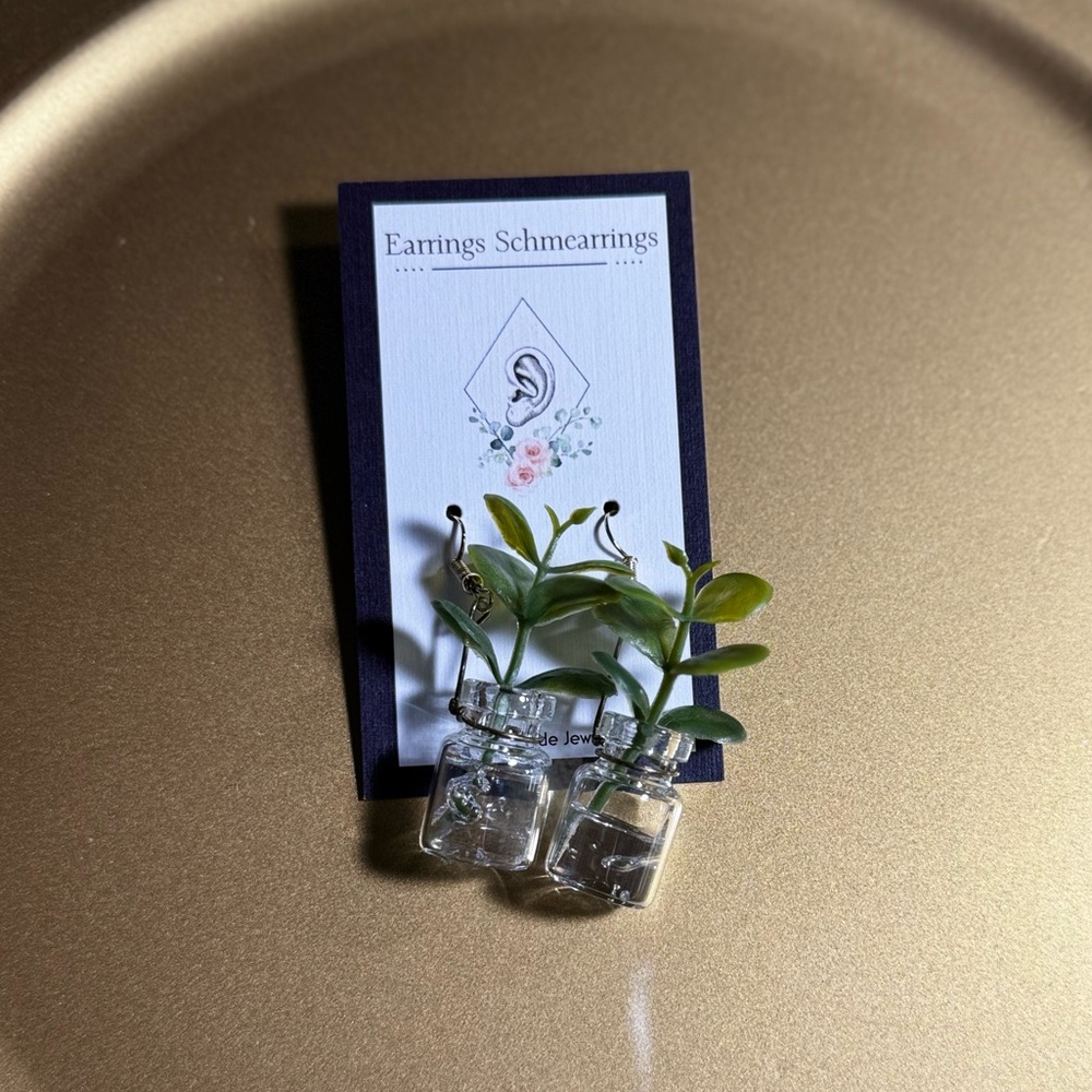 Woman’s polymer & resin earrings